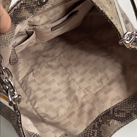 EUC Michael Kors leather bag - Picture 6 of 8